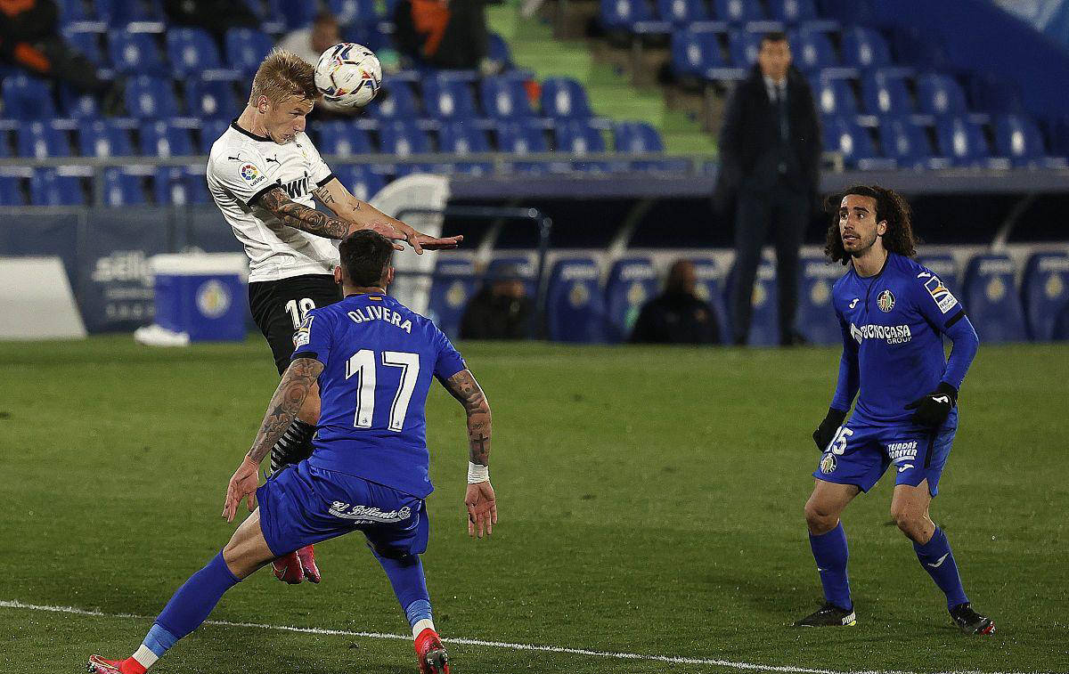 开云体育登录-塞维利亚主场迎来声势浩大庆祝活动，球迷狂热支持的简单介绍