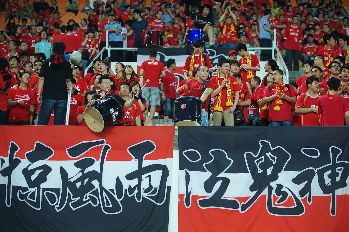 开云体育app下载-半决赛战火重燃：女足强队再掀巅峰之争的简单介绍