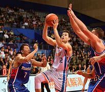 开云体育在线登录-华伦西亚主场不敌劲敌，陷入低谷