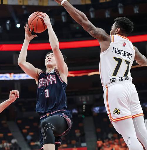 摩泽尔队主场凭借绝杀进球逆转胜利 摩泽尔队主场凭借绝杀进球逆转胜利