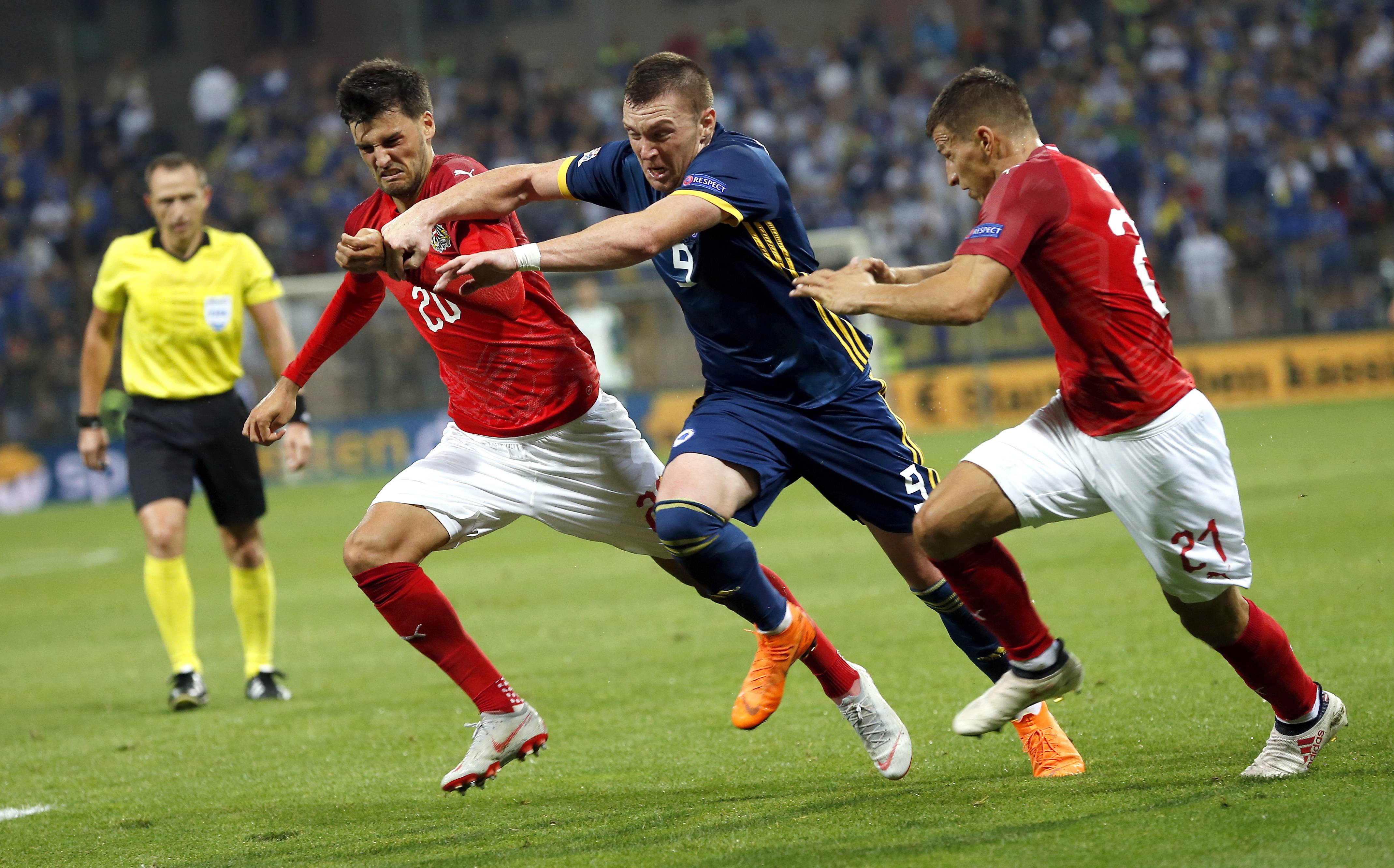 关于精彩足球比赛引发全球球迷狂热追捧的信息