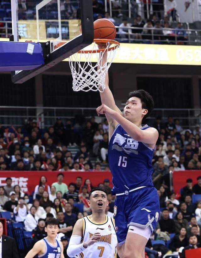 开云体育登录入口-本土篮球小将展现出色实力备受赞誉