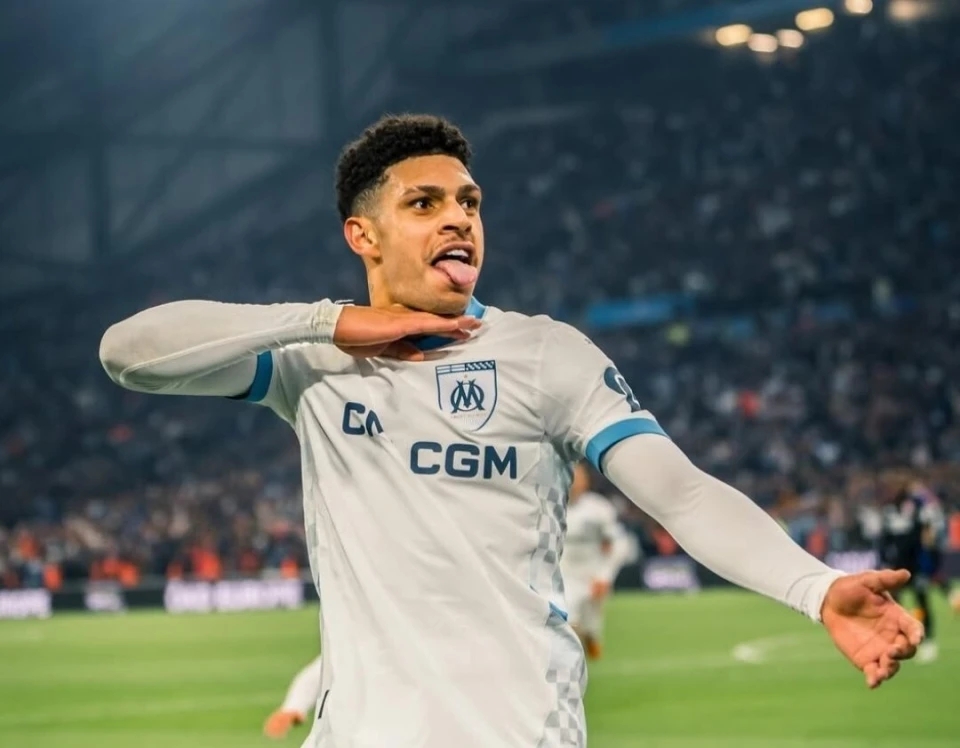 巴西球星签约意甲豪门俱乐部