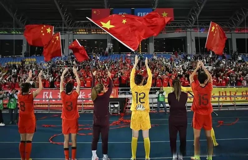 中国女足比赛即将打响,球迷狂热期待 中国女足比赛即将打响,球迷狂热期待