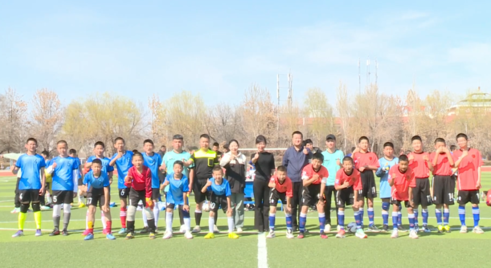 开云体育app下载-足球比赛中的互相配合是团队的默契