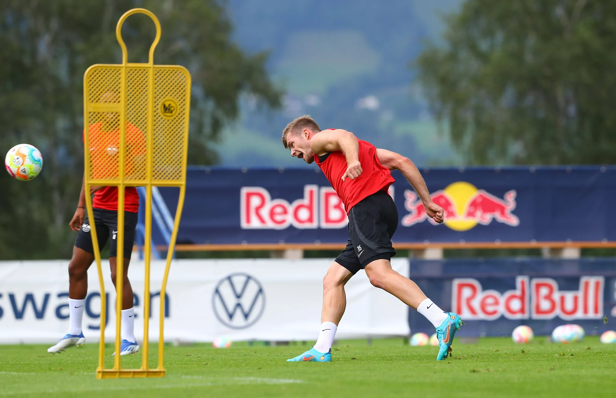 开云体育入口-包含莱比锡红牛主帅执教风格备受称赞，磨砺球队实力的词条