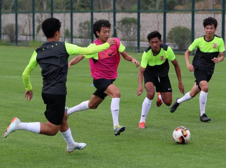 里尔青训球员积极备战，期待在球市脱颖而出的简单介绍