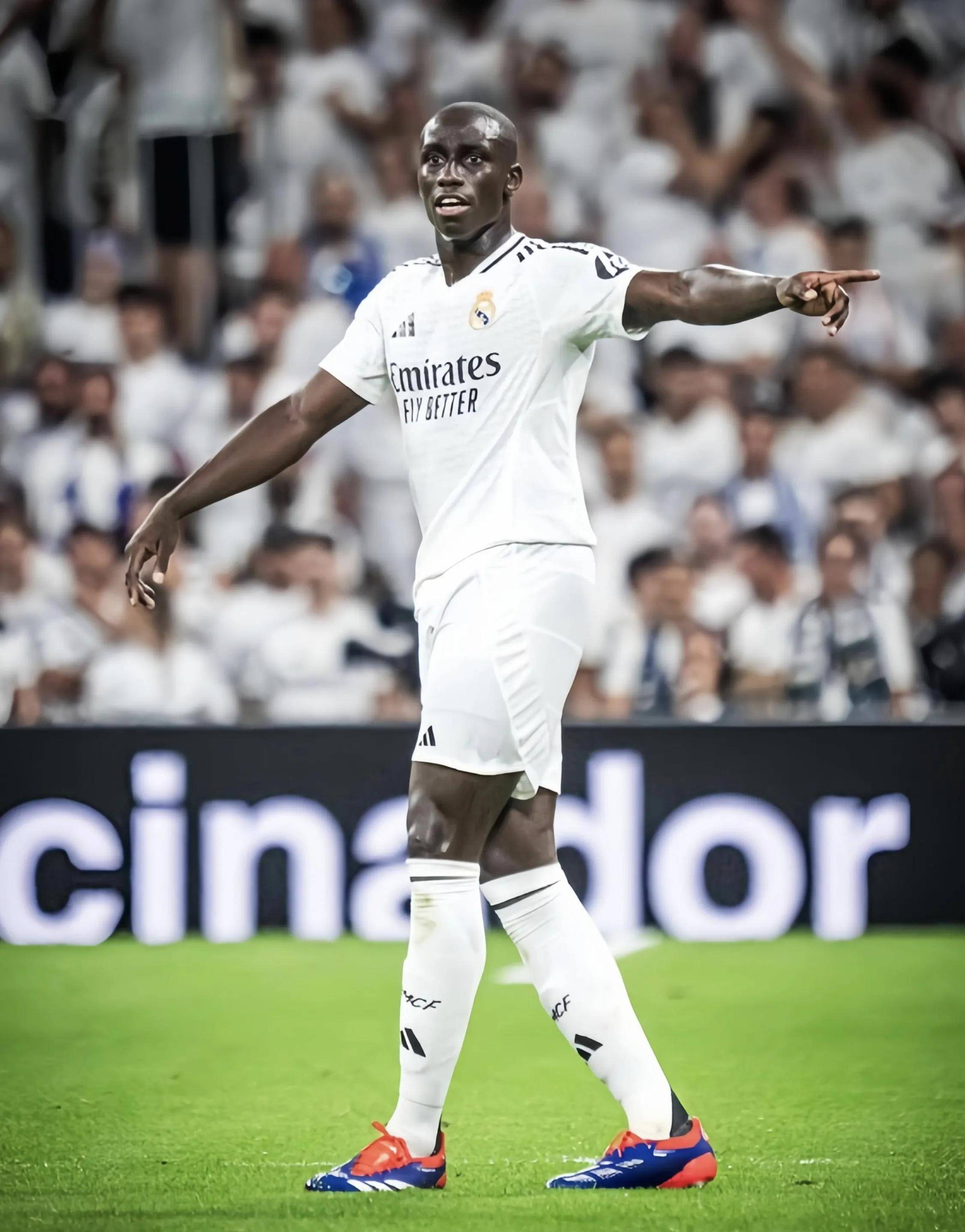 皇马新引援大爆发，巴萨主力受伤