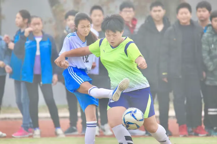 中国女足精神抖擞,冲刺比赛冠军 中国女足精神抖擞,冲刺比赛冠军