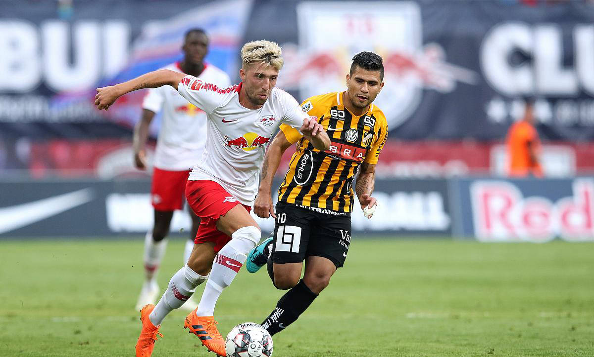 包含莱比锡红牛新援入主场首秀，助球队取得胜利的词条