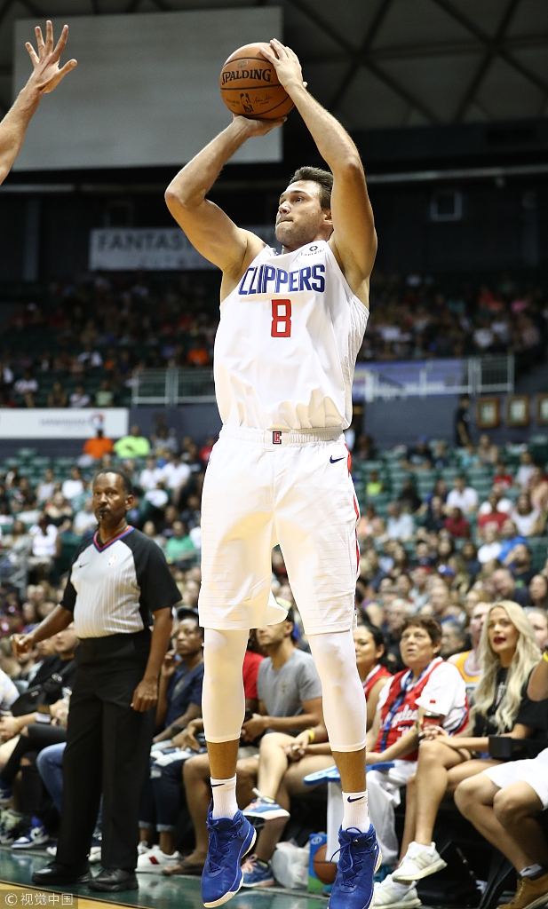 开云体育官网-关于悉尼篮球队取得历史性胜利，球迷欢欣鼓舞的信息