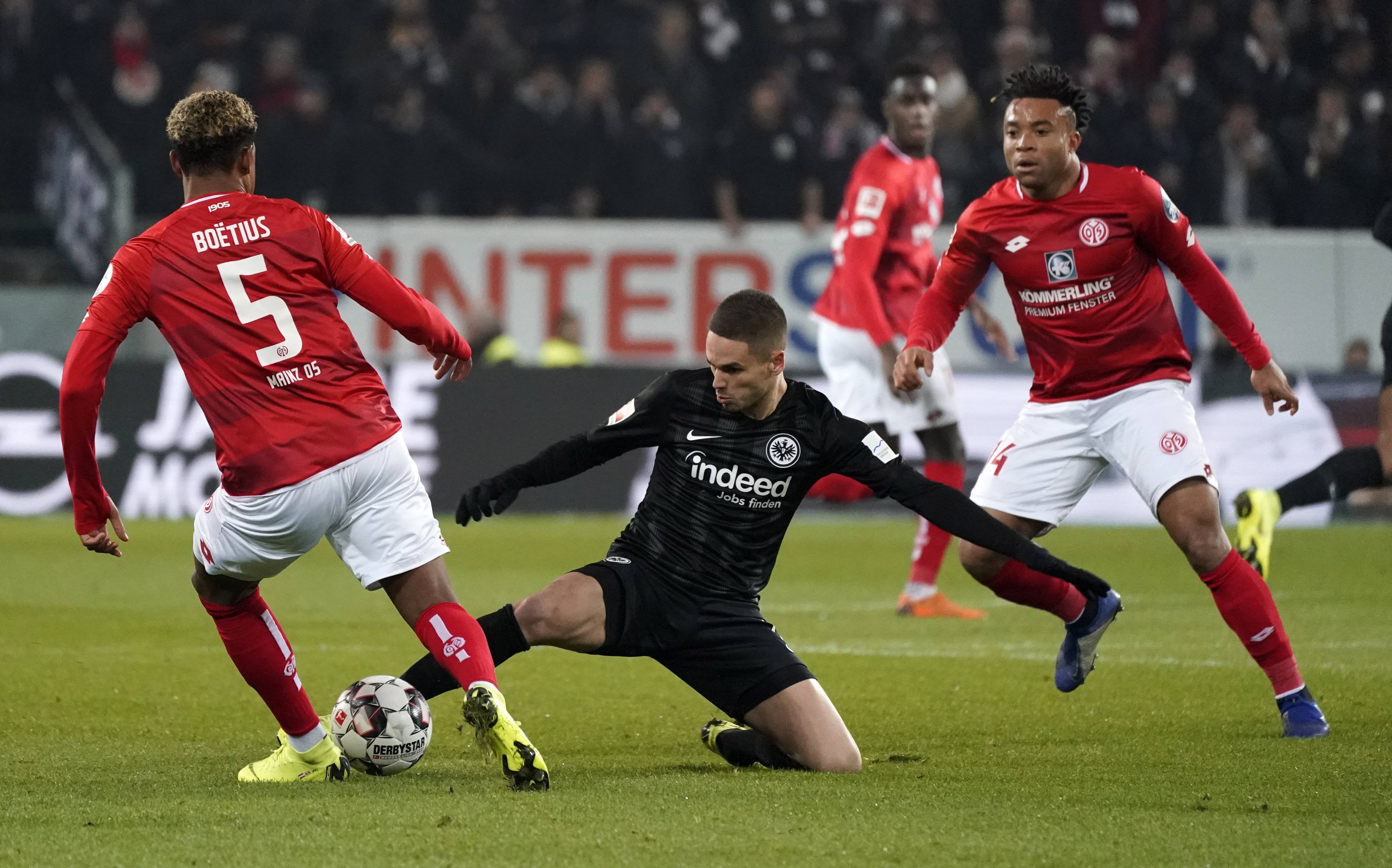 国外足球锦标赛取得重大进展