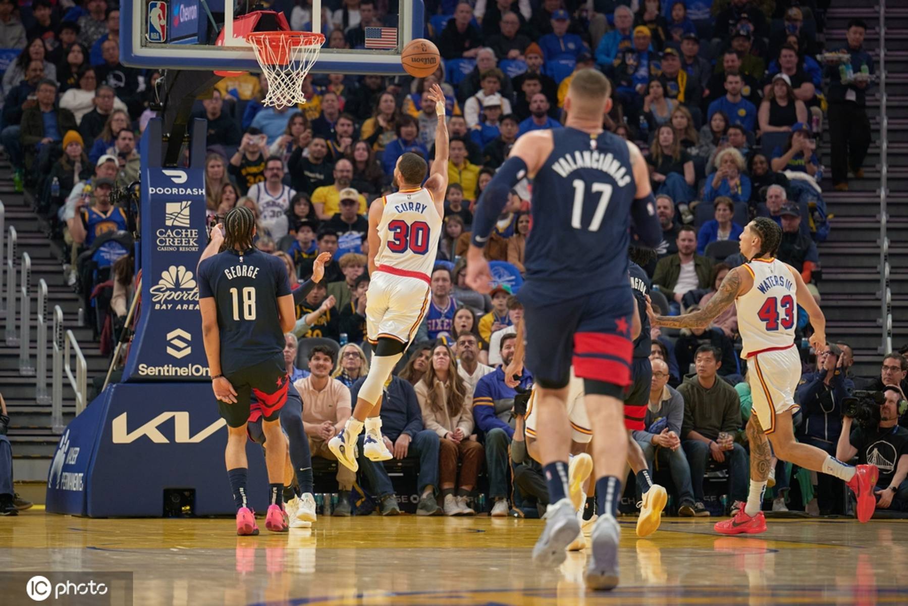 勇士客场横扫奇才，取得八连胜