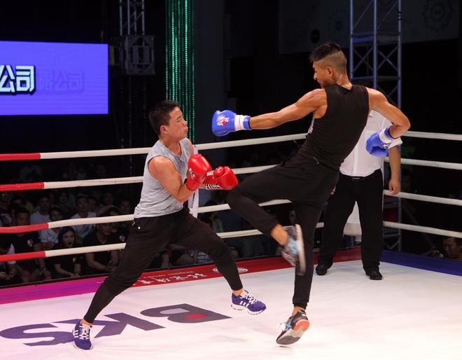 选手状态神勇,轻松夺魁掀起现场高潮 选手状态神勇,轻松夺魁掀起现场高潮