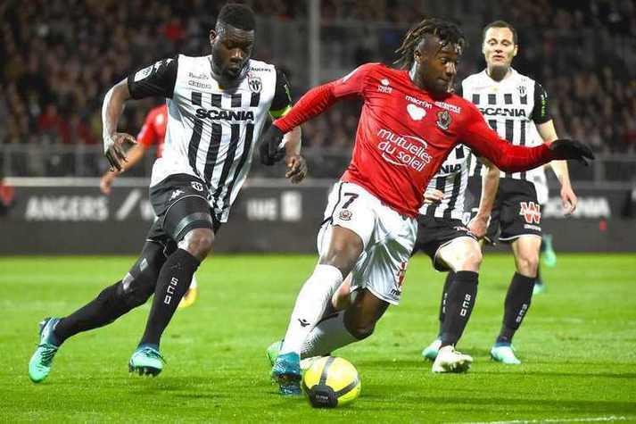 包含昂热主场破敌，击败蒙彼利埃赢得三分！的词条