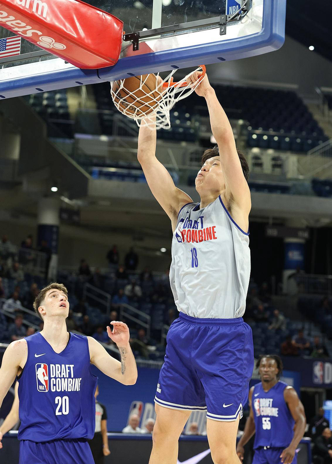 开云体育登录入口-国际篮球赛事上球员们展现出色状态