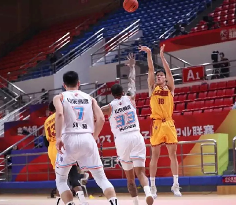 开云体育中国官网-河北男篮遭遇横扫，一周内遭遇三连败的简单介绍
