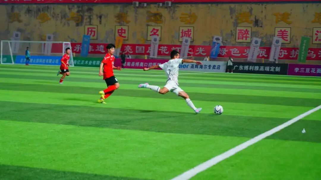 开云体育网页版入口-力争上游！体育比赛中的精彩表现