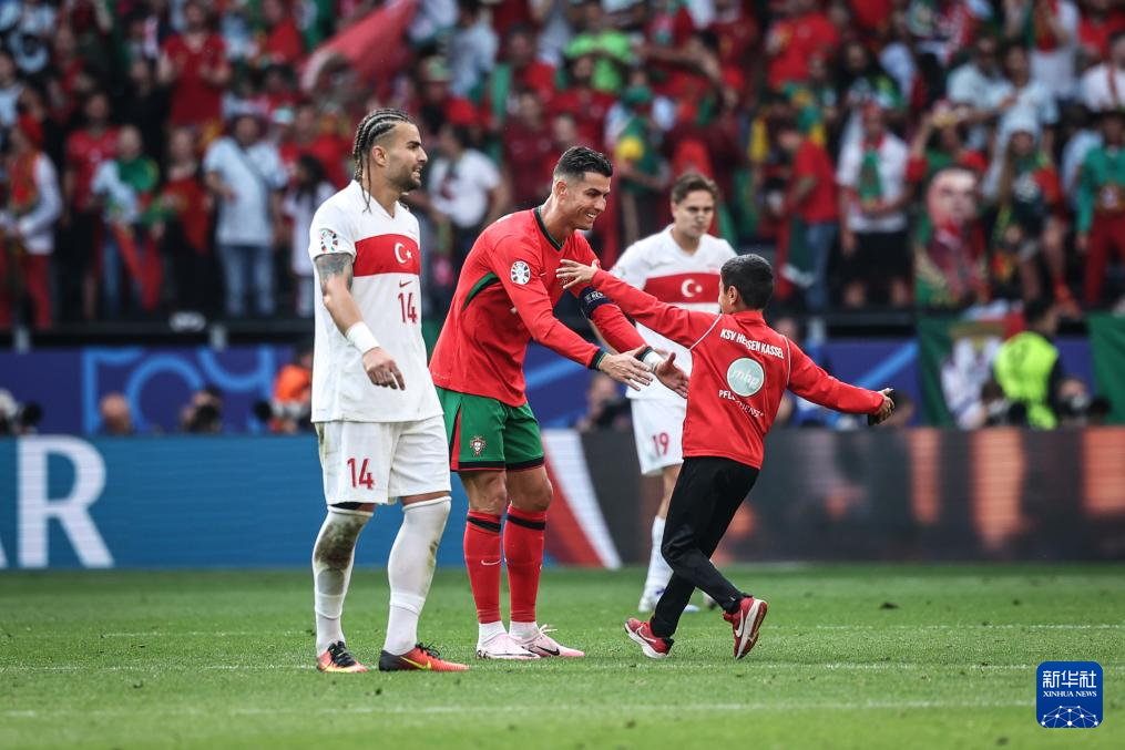 开云体育网页版登录入口-土耳其队战胜阿尔及利亚，锁定欧预赛八强名额的简单介绍