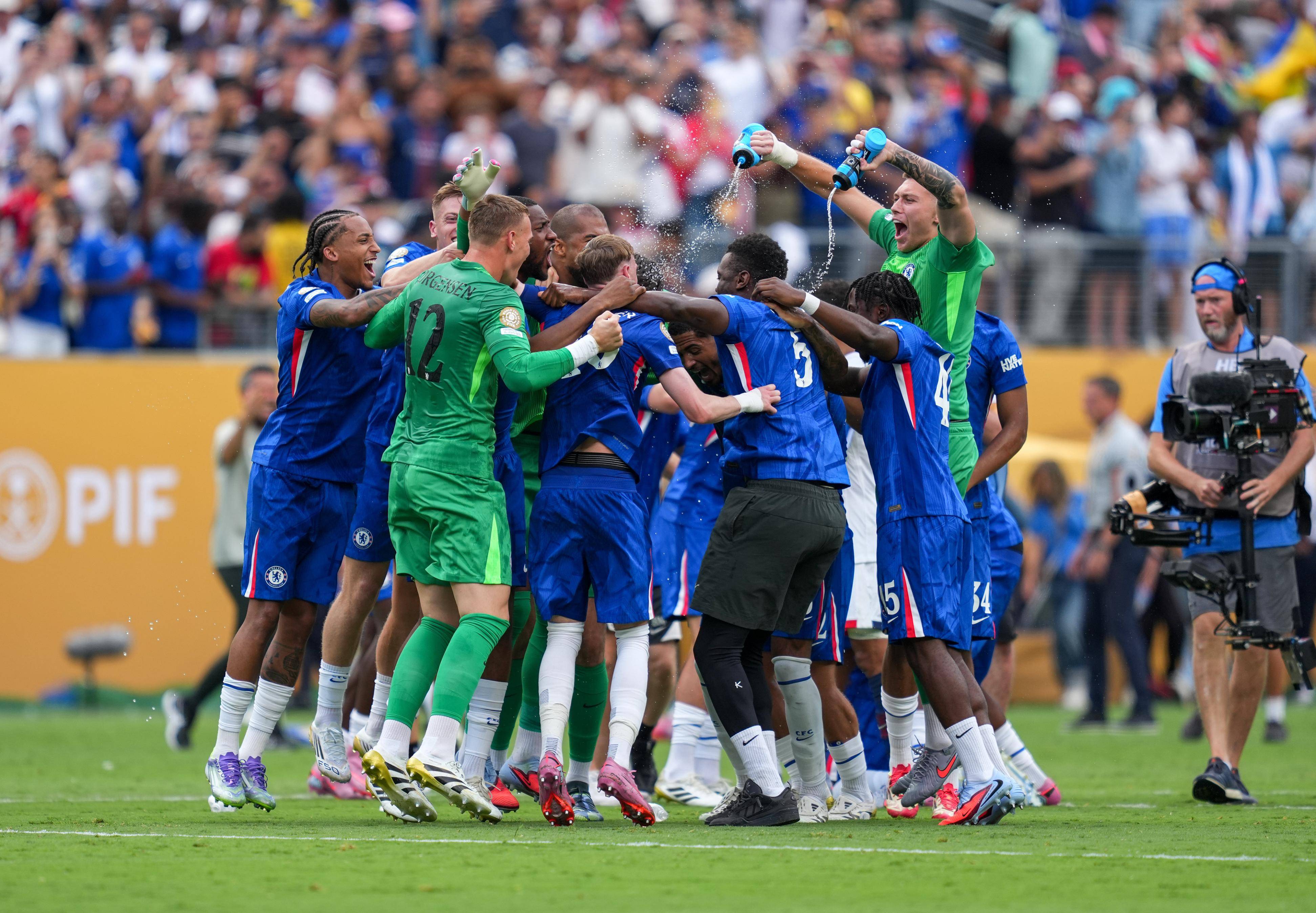 蓝队在主场以一球之差惜败对手