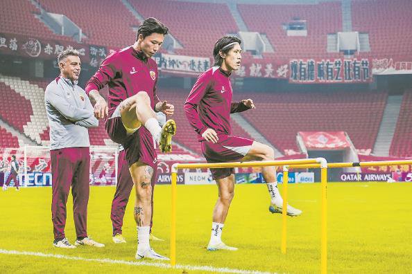 开云体育亚洲官网-中超冠军赛前赛后花絮，幕后故事大揭秘！