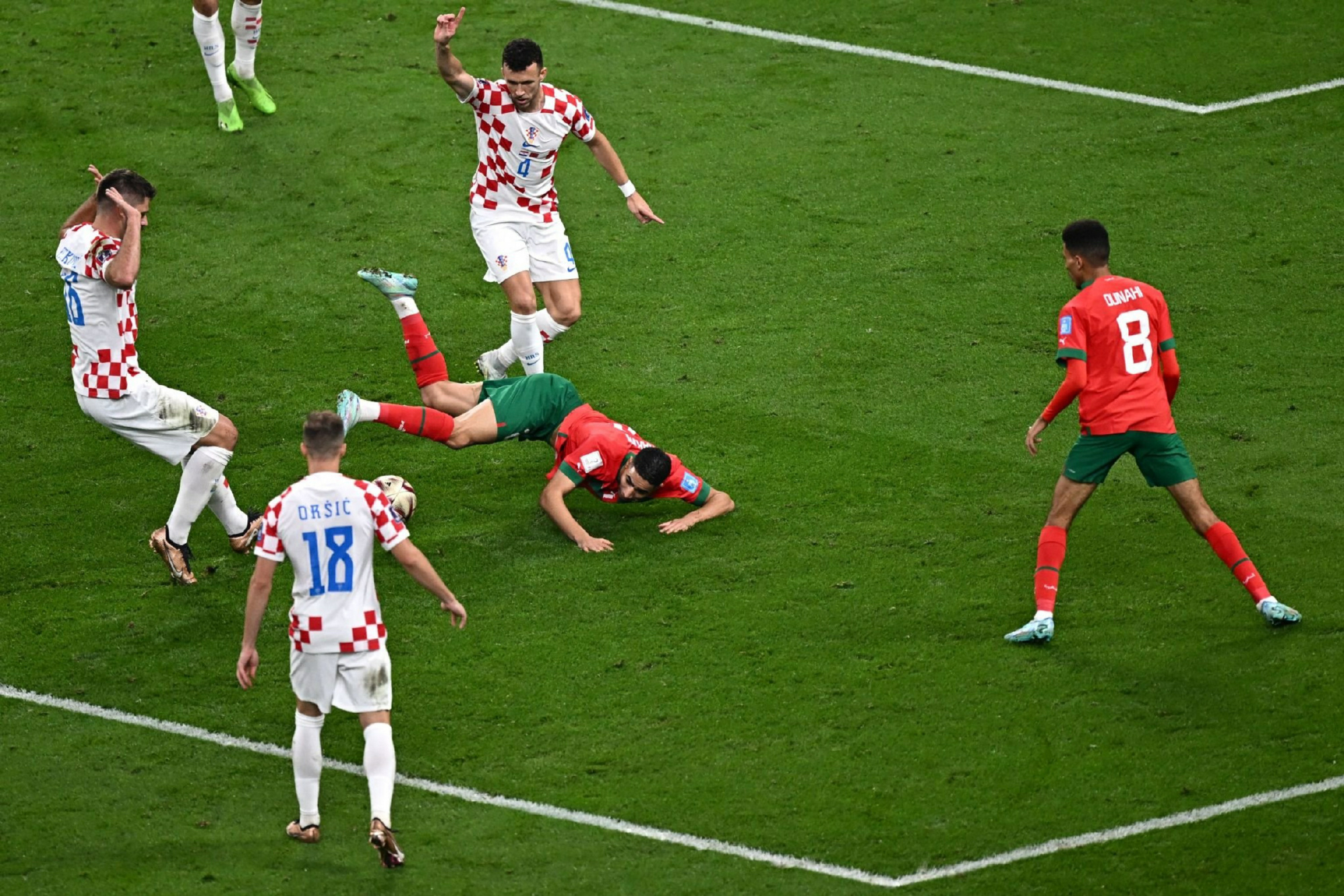 开云体育在线登录-英格兰队在对阵克罗地亚的比赛中斩获胜利