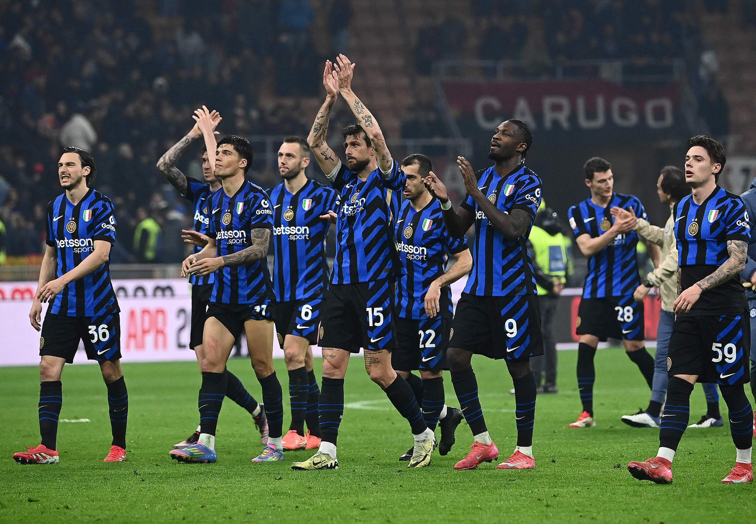 包含AC米兰中场组织出色，控球优势明显的词条